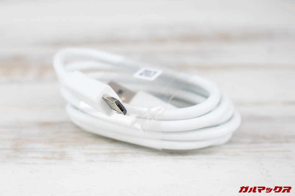 ZenFone Max (M2)はMicroUSBケーブルが付属しています。