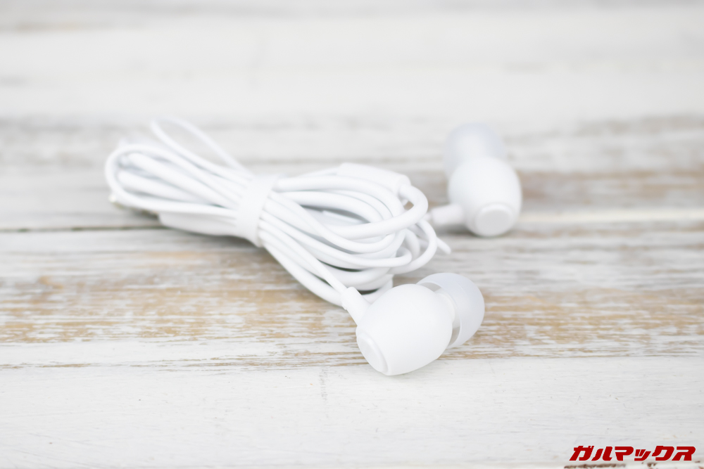 ZenFone Max (M2)はイヤホンマイクも付属しています。