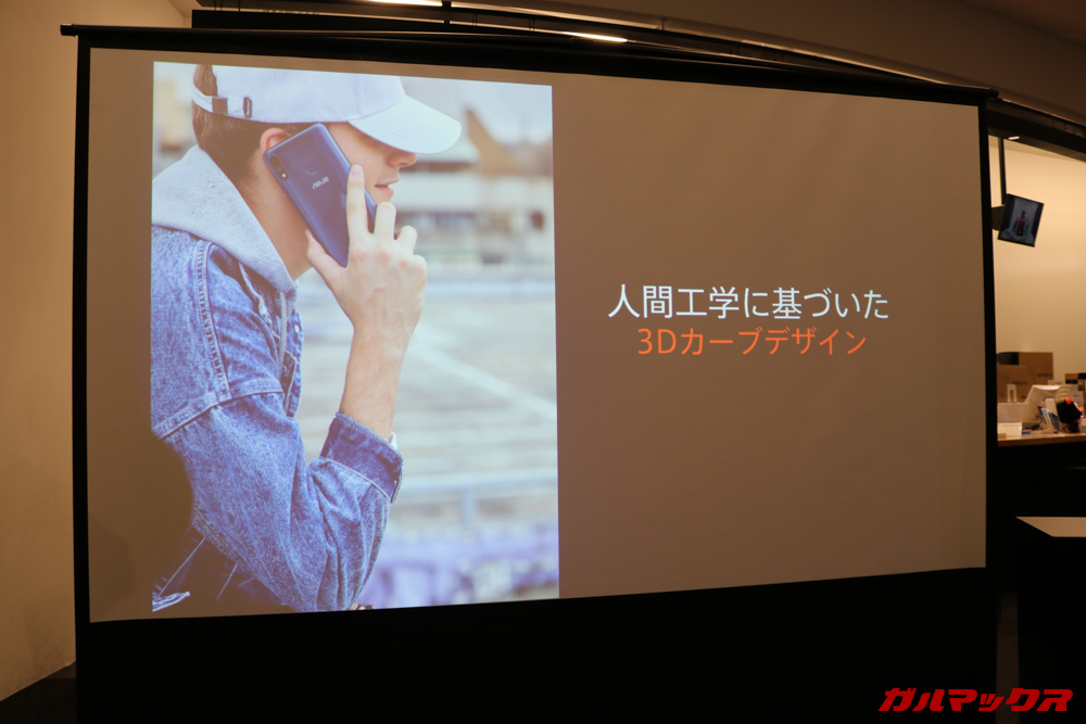 ZenFone Max M2シリーズのデザインは人間工学に基づいた丸みあるデザインに刷新されています。