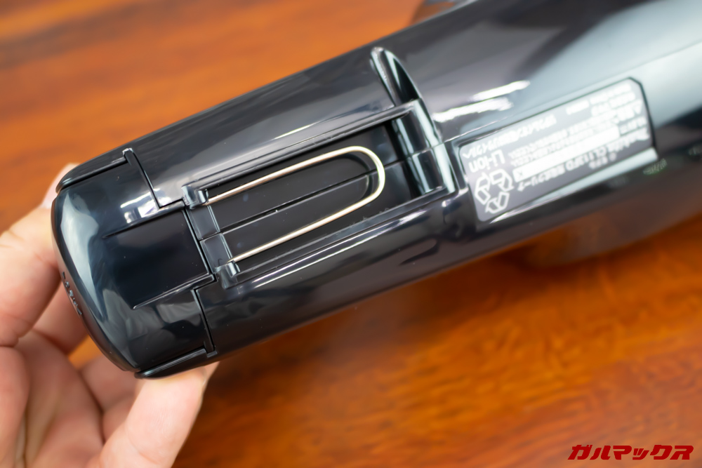 マキタのターボ・60（通販生活限定モデル）には引っ掛ける為のフックがそなわっています。