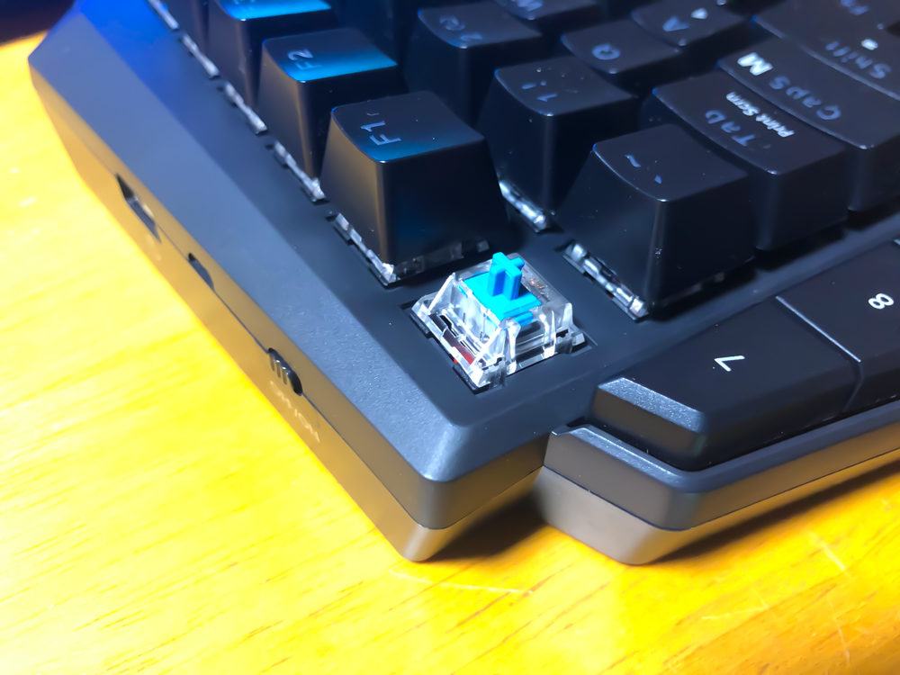 メイン部分のキーはTTC製の青軸を採用しています。