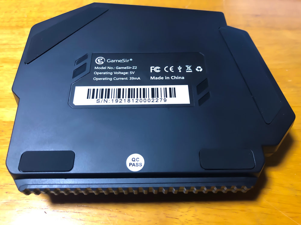 底面にはきちんと滑り止めのゴムが配置されています。