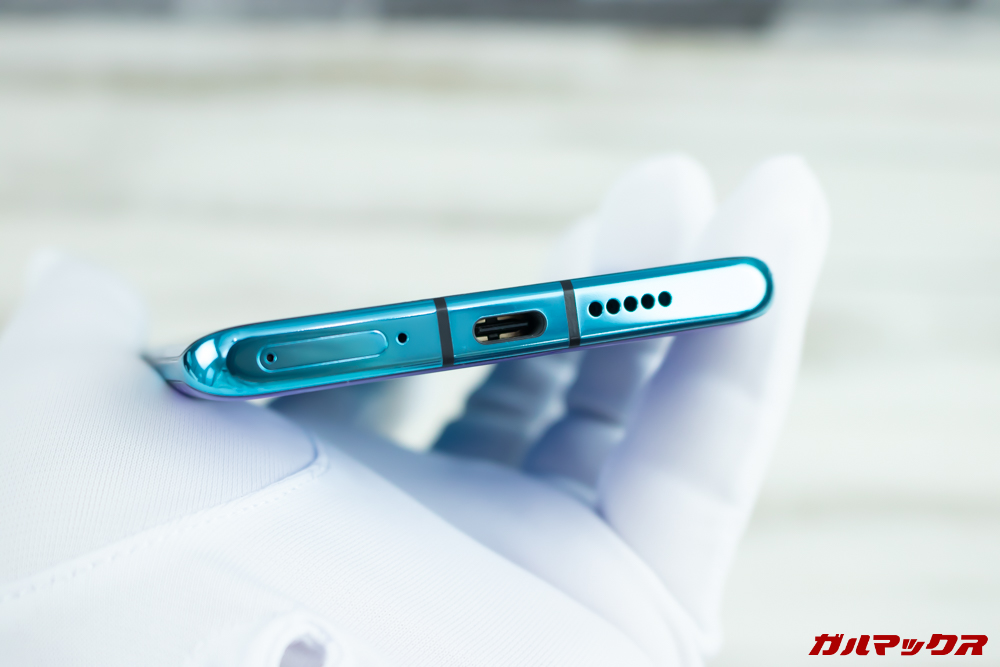 HUAWEI P30 ProはUSB Type-C端子を搭載している。