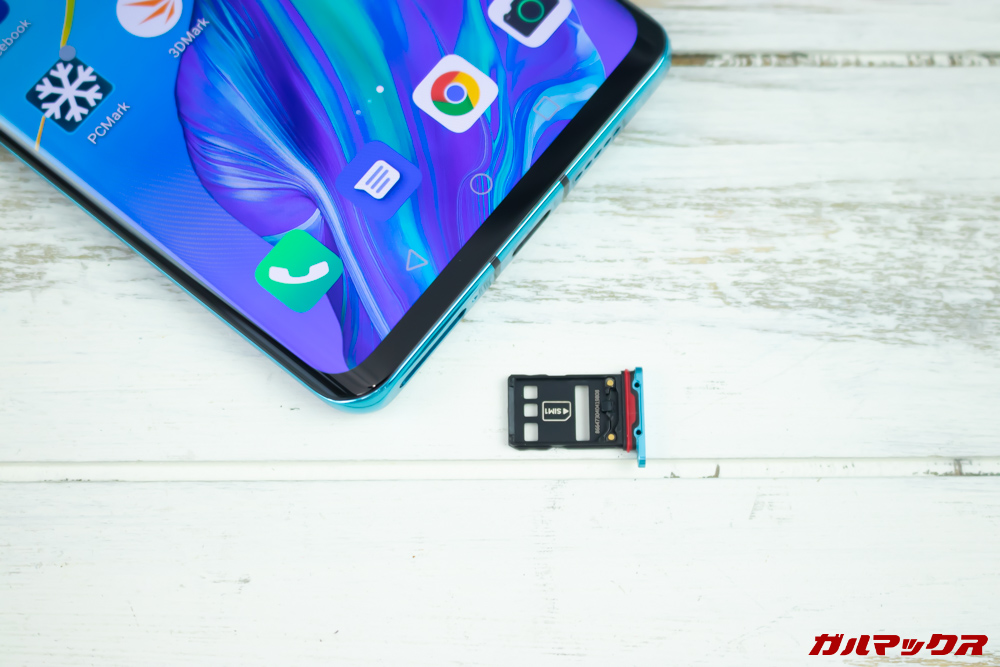HUAWEI P30 Proは本体下部にSIMスロットが搭載されています。