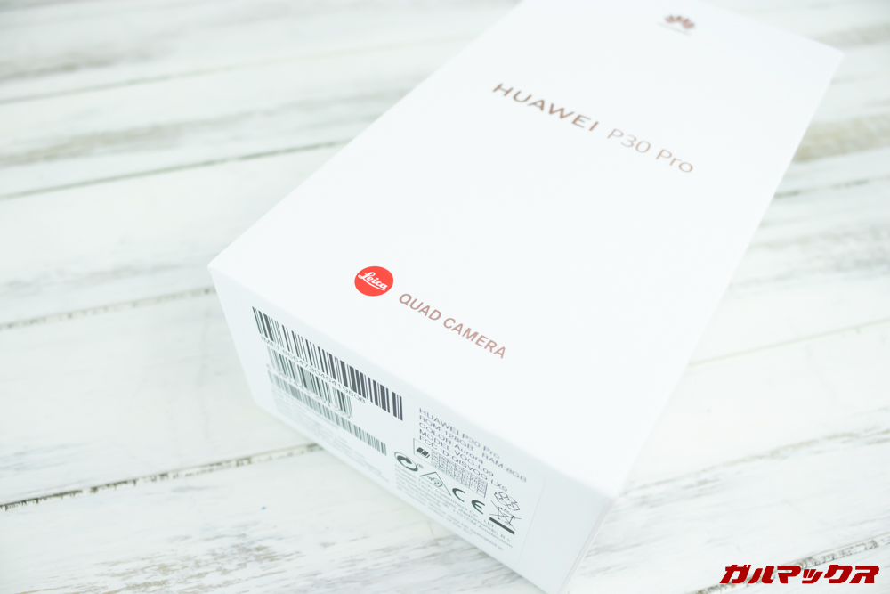 HUAWEI P30 Proは4カメラ搭載端末。ボックスにもQUADCAMERAと大きく記載されています。