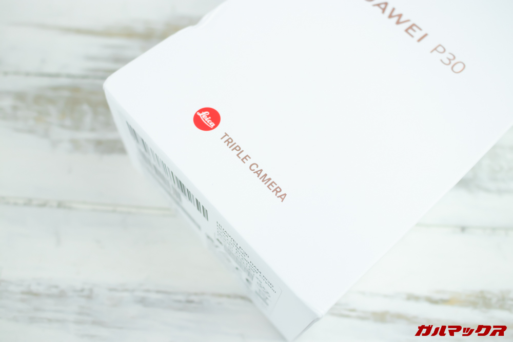 HUAWEI P30はトリプルカメラなのでボックスにもTRIPLE CAMERAとプリントされてました。