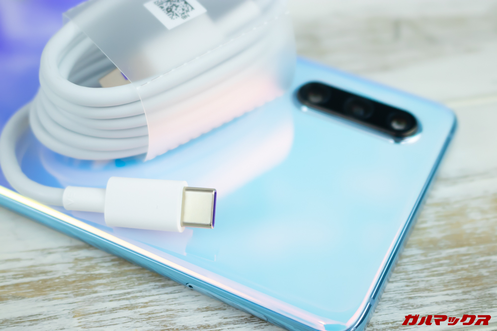 HUAWEI P30に付属している充電ケーブルは利用可能です。