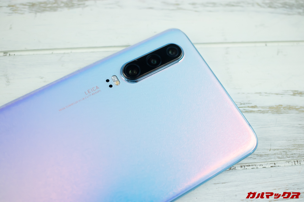HUAWEI P30は背面を傷から守りながら保護できるスキンシールも販売済み