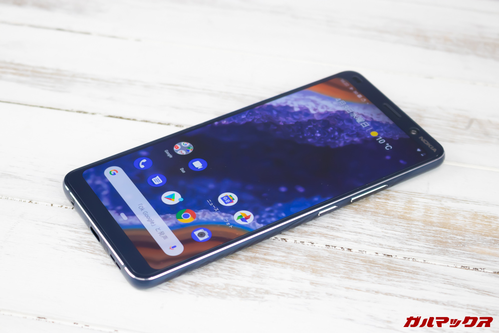 Nokia 9 PureViewはダイヤモンドカットをサイドフレームに施しているので高級感も高いです。