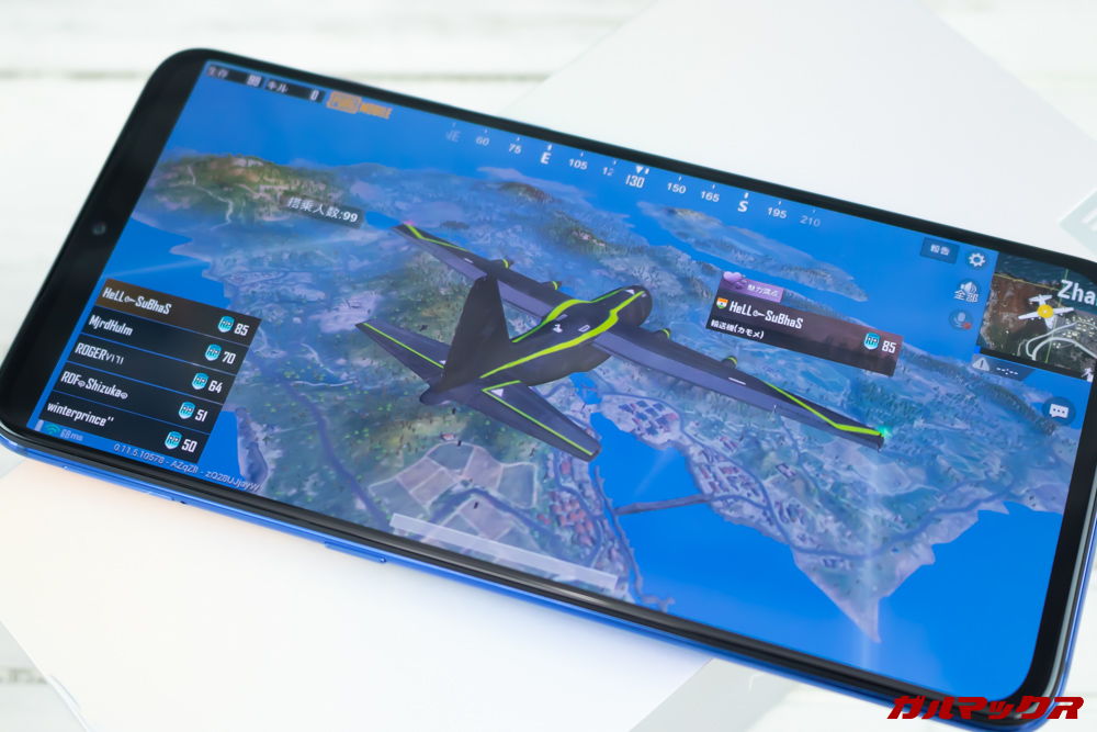 Xiaomi Mi 9でPUBGmobileをプレイしている様子。
