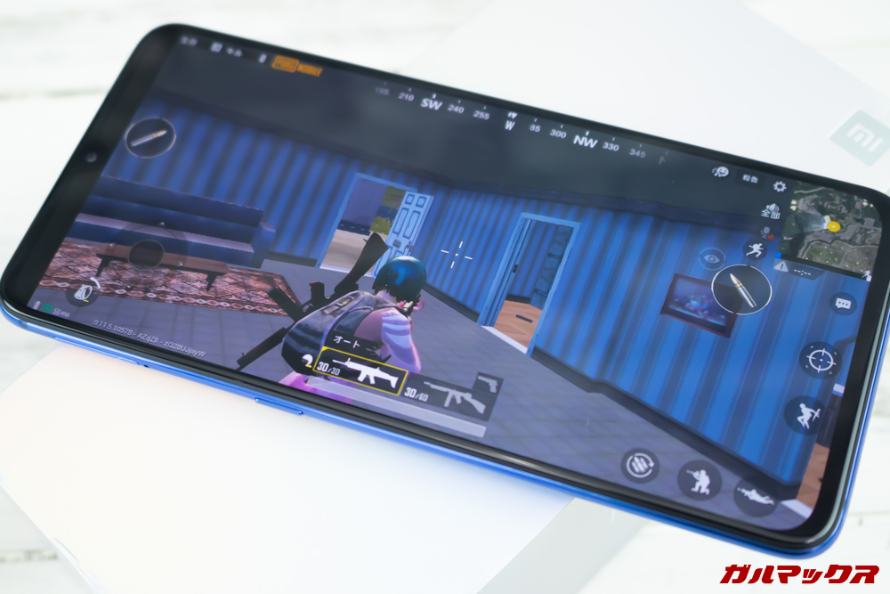 Xiaomi Mi 9でPUBGmobileをプレイしている様子。