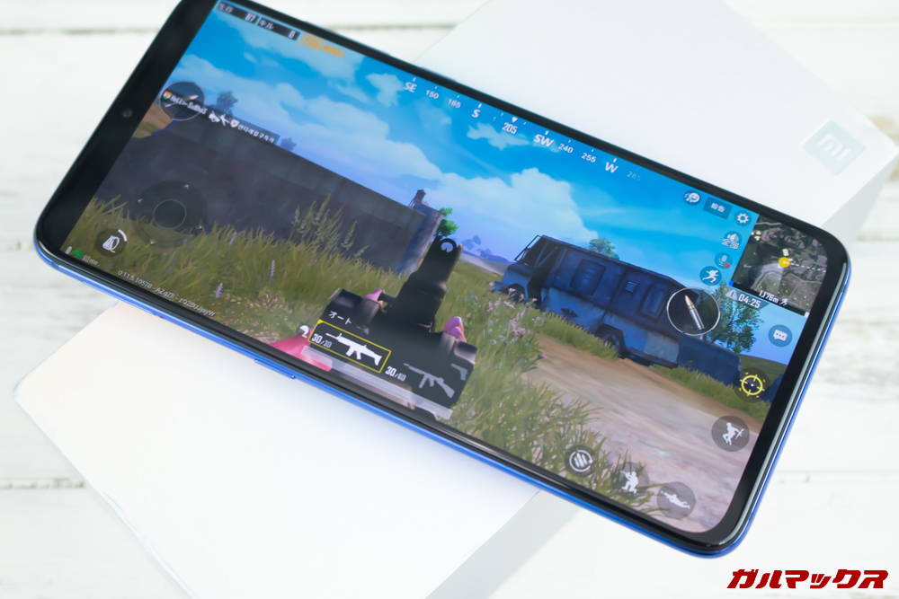 Xiaomi Mi 9でPUBGmobileをプレイしている様子。