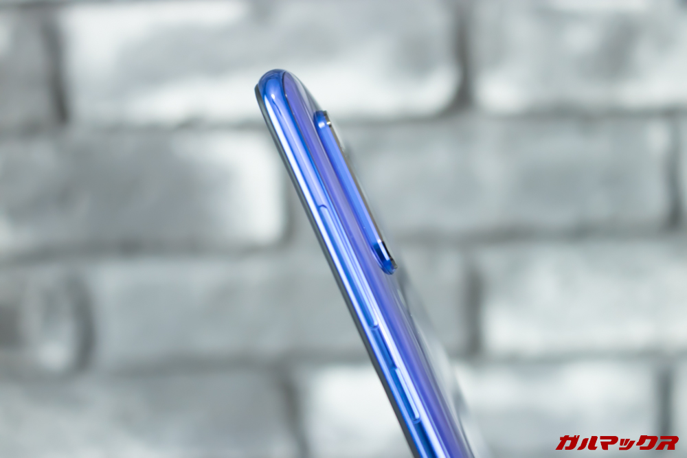 Xiaomi Mi 9のカメラは凄く出っ張っている