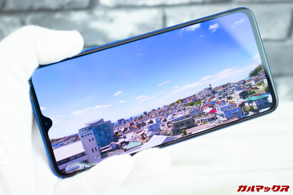 Xiaomi Mi 9は有機ELパネルを搭載しているので発色が良いです。