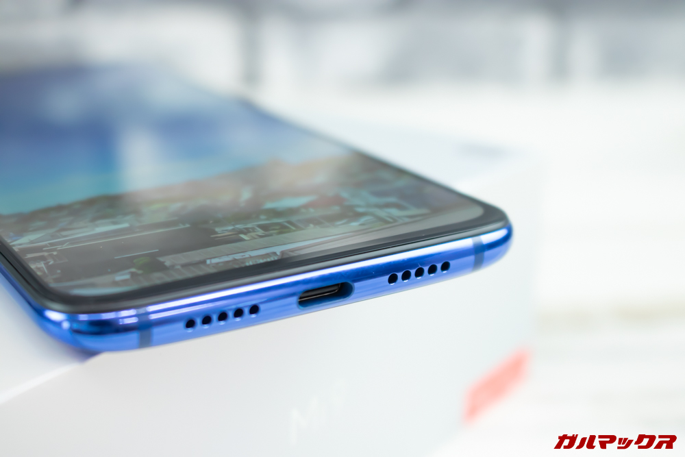 Xiaomi Mi 9のスピーカーは本体下部のみです。