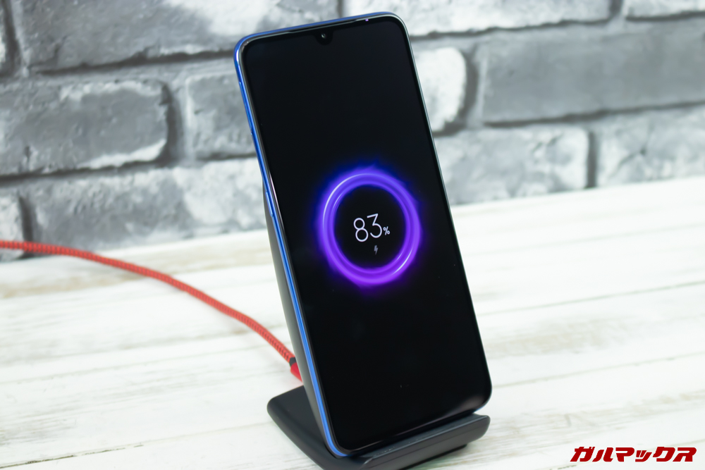 Xiaomi Mi 9はQi規格に対応しているので、Amazonなどで簡単に購入できます。