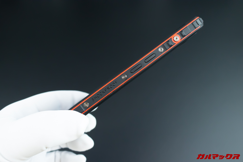 CUBOT Questはタフネス系としては非常にスリムです。