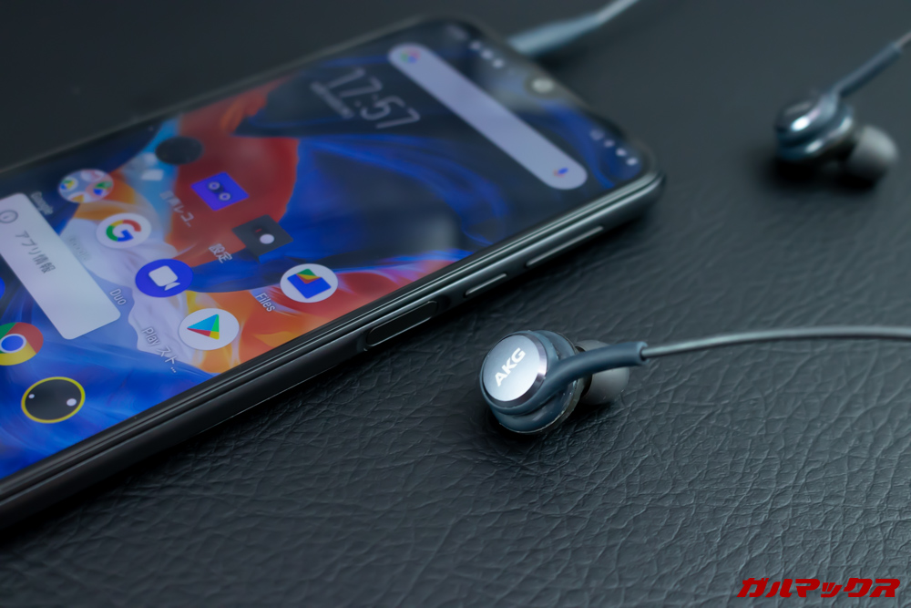 Elephone A6 miniはイヤホンジャックを搭載しているので有線イヤホンも利用可能です。