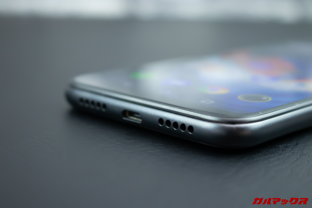 Elephone A6 miniはスピーカーを1つ搭載しているのでステレオではありません。