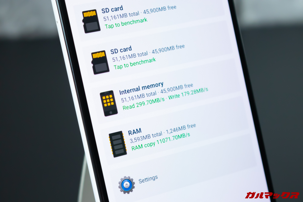 Google Pixel 3a XLのストレージ速度はReadが299.70MB/s、Writeが179.28MB/s。