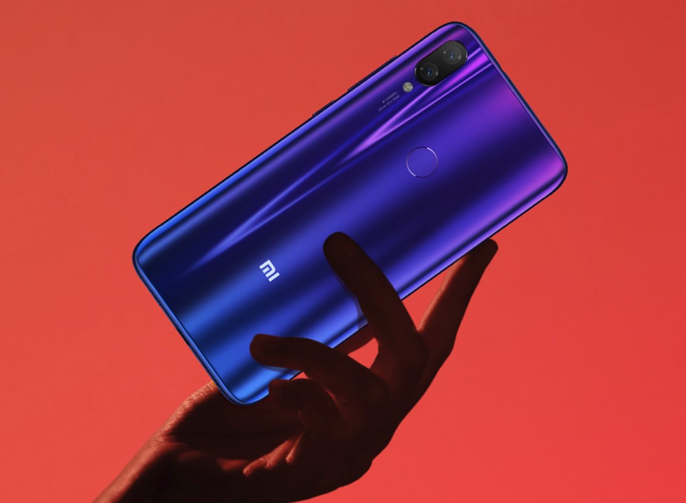 Xiaomi Mi Playは美しい背面パネルを搭載