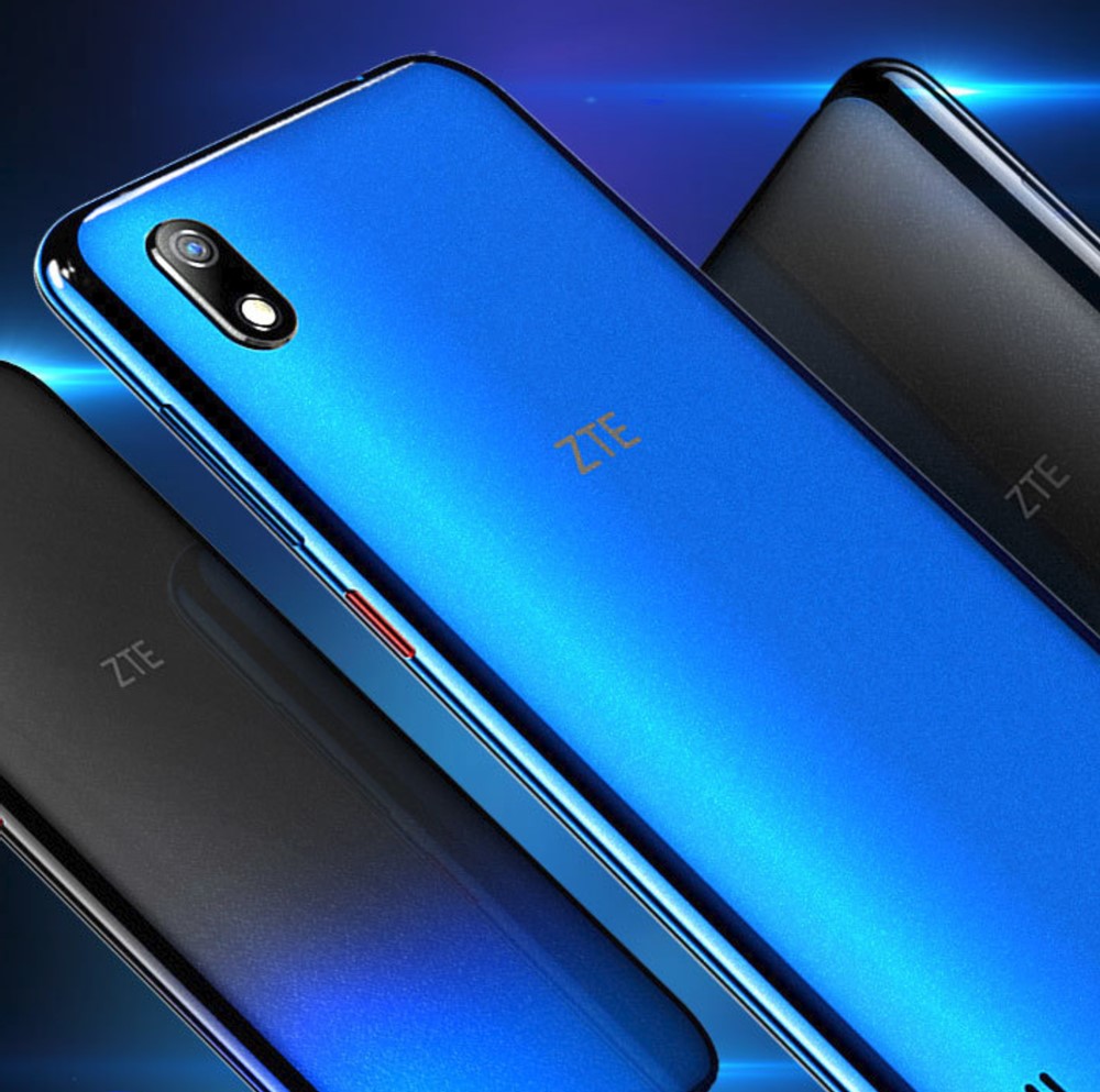 ZTE Blade A7の背面は光沢のあるパネルを採用