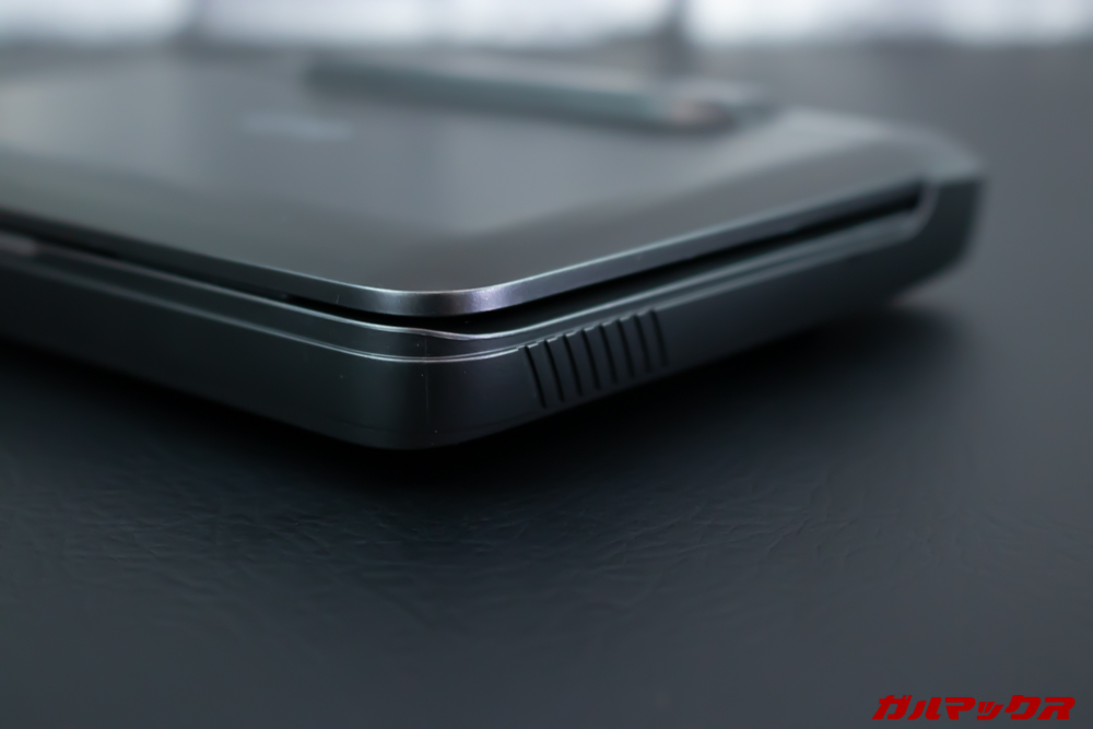 GPD MicroPCのサイドフレームには滑り止め防止付き