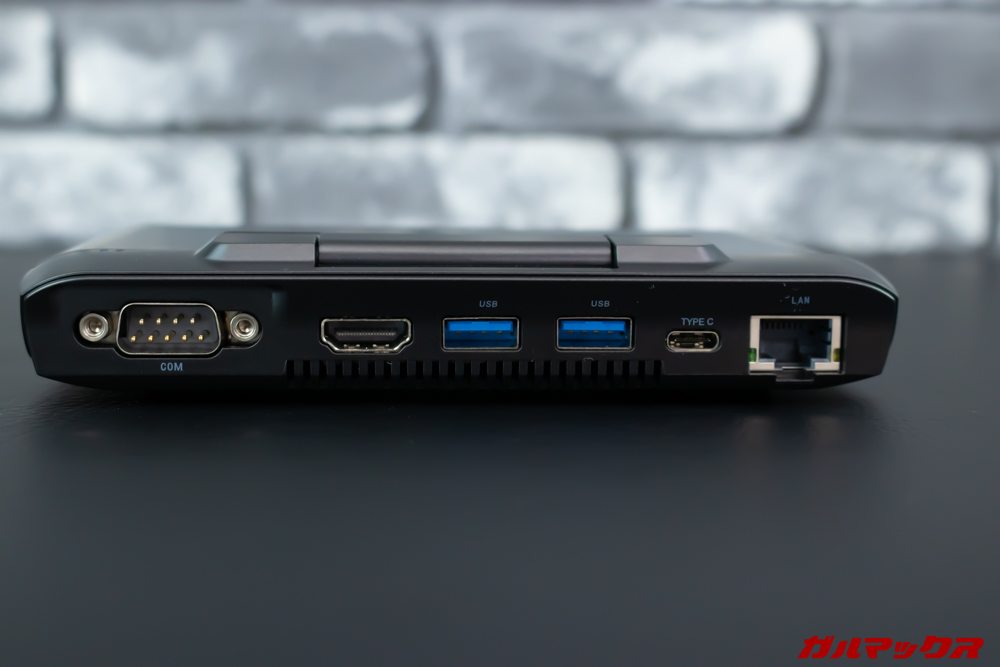 GPD MicroPCは本体背面に様々な拡張端子を搭載しています。