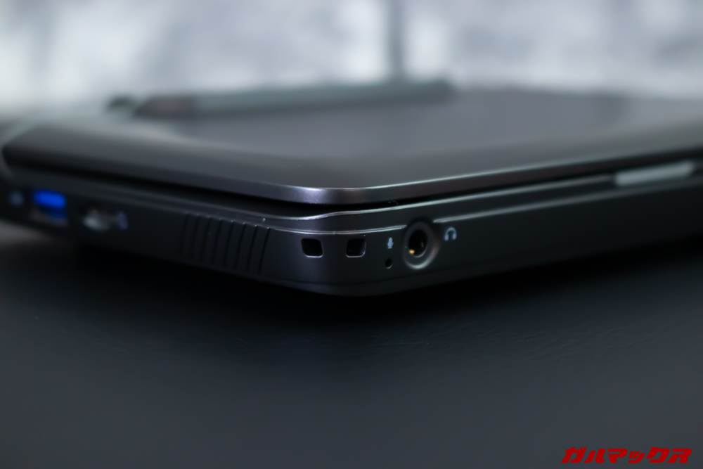 GPD MicroPCにはストラップホールが備わっています。