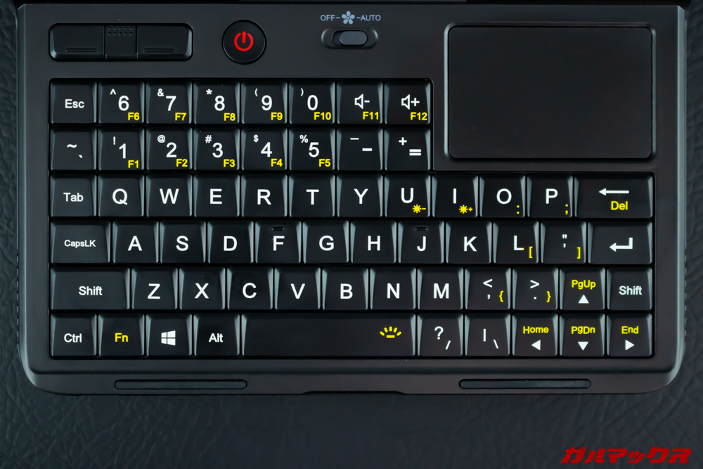 GPD MicroPCは小型ながらフルキーボードを備えています。