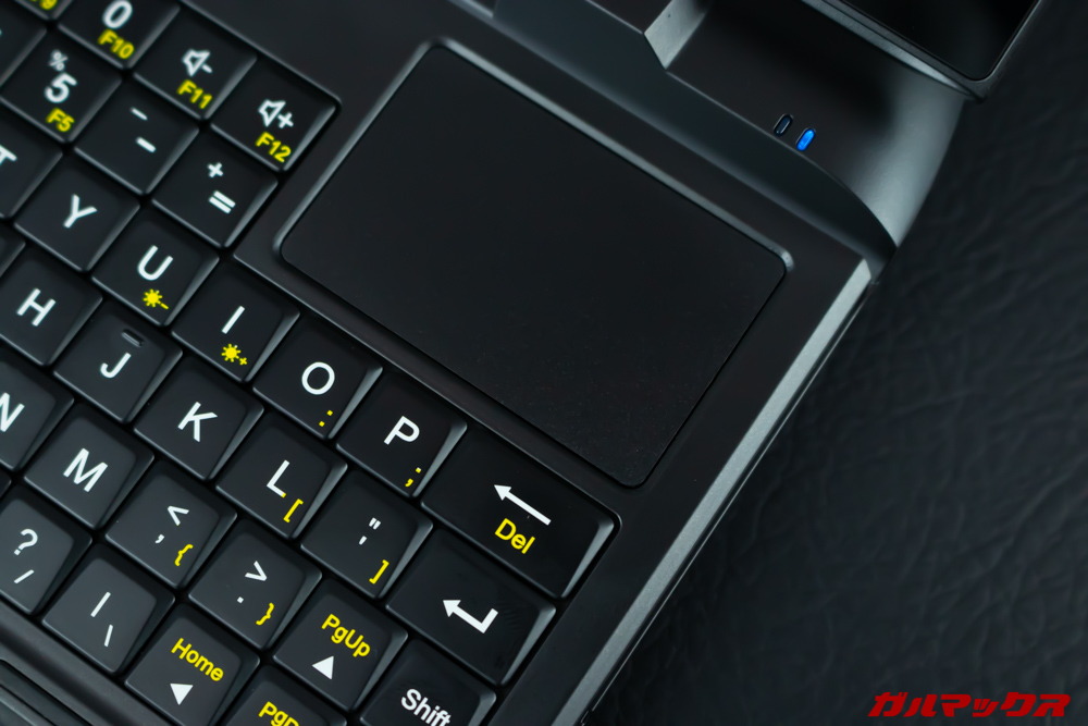 GPD MicroPCは筐体サイズからすると大きめのタッチパッドを搭載している。