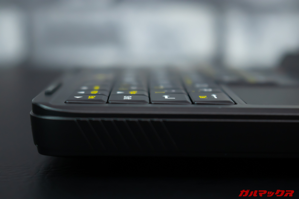GPD MicroPCのキーボードはフラットです。