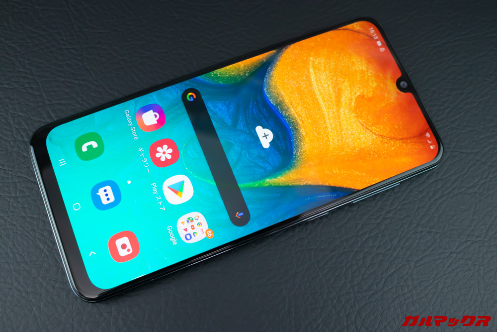 Galaxy A30は6.4型大型ディスプレイを搭載。