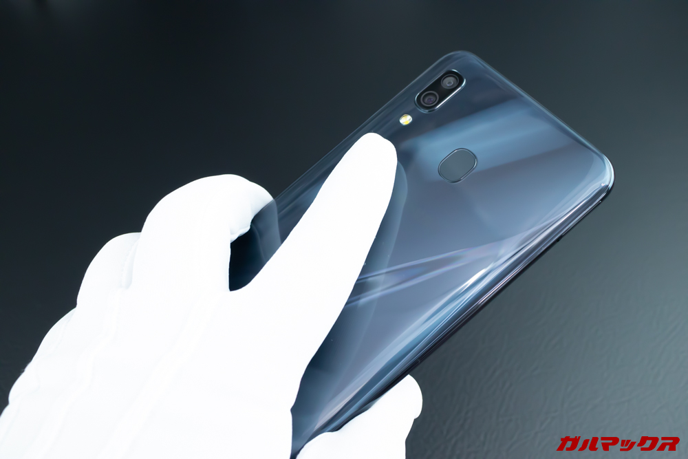 Galaxy A30の指紋認証の位置が高くて少々操作しにくい。