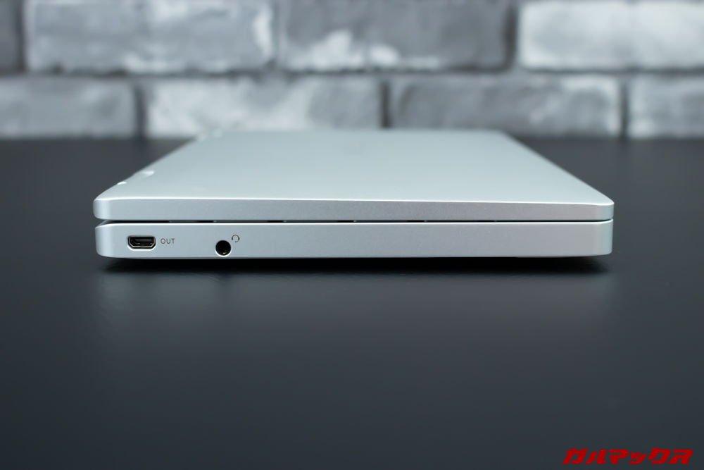 OneMix 3の左側面は外部映像出力や3.5mmオーディオジャックを搭載。