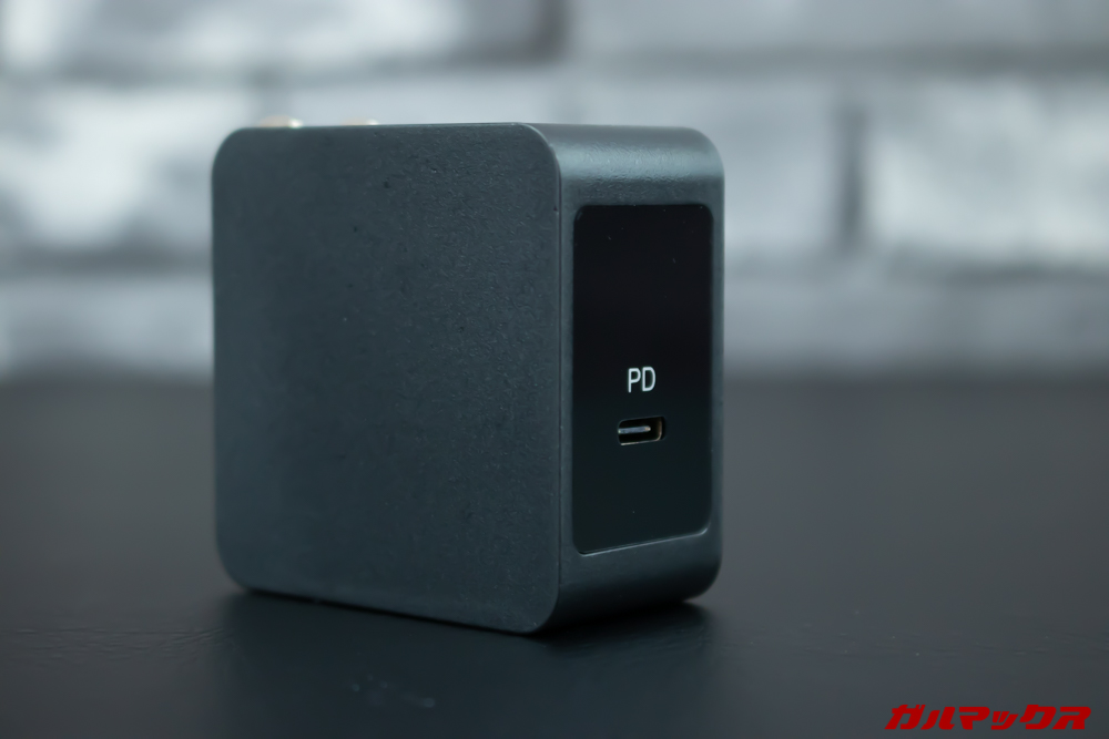 OneMix 3の充電器はPD対応なのでケーブルは取り外し可能です。