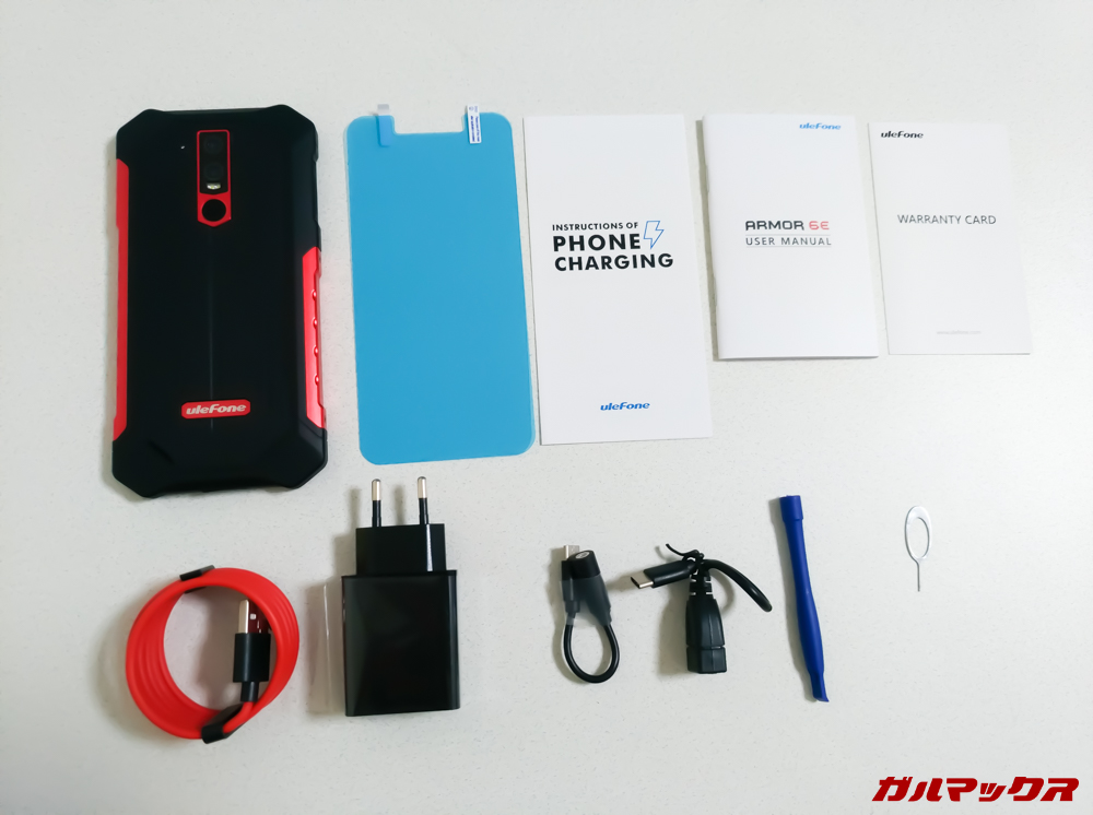 Ulefone Armor 6Eの付属品は充実している。保護フィルムは2枚入っていた。