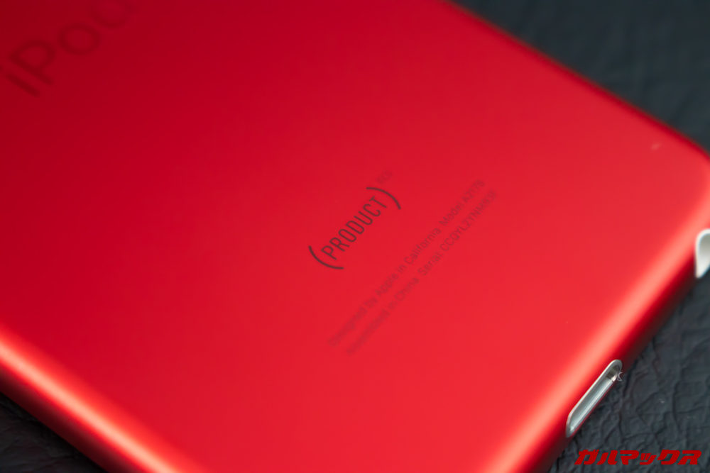 レッドカラー限定のPRODUCT RED表記が特別感を与えてくれます。