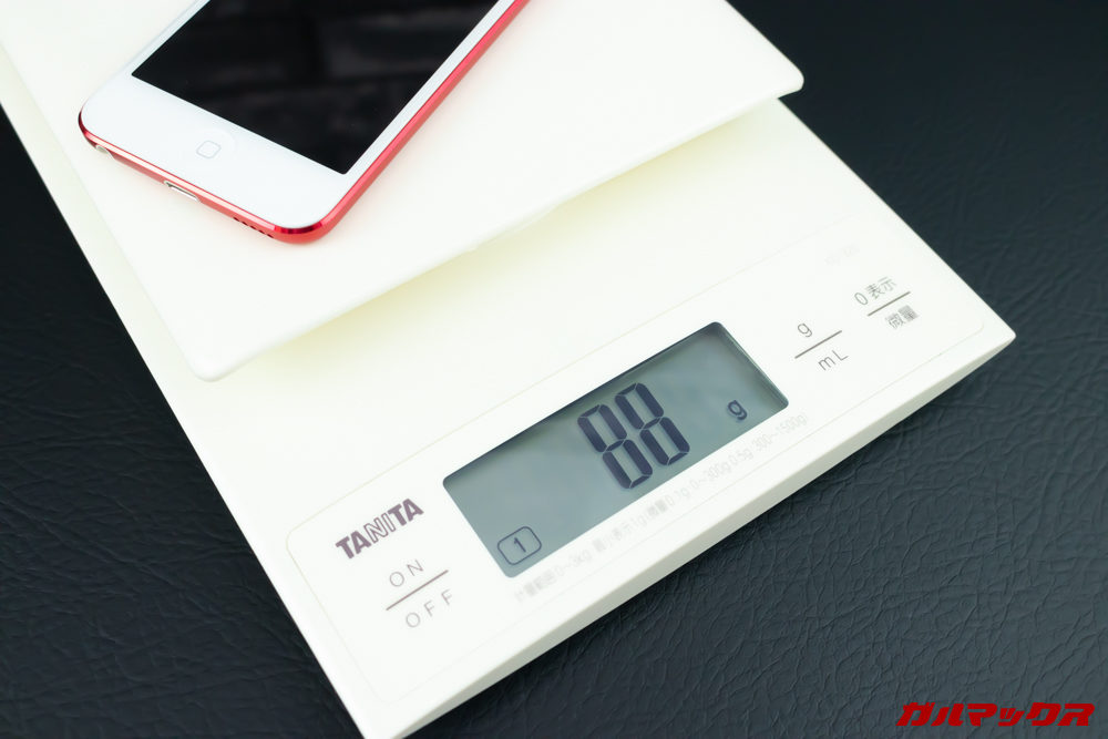 iPod touch（第7世代）は88gという超軽量なボディ。