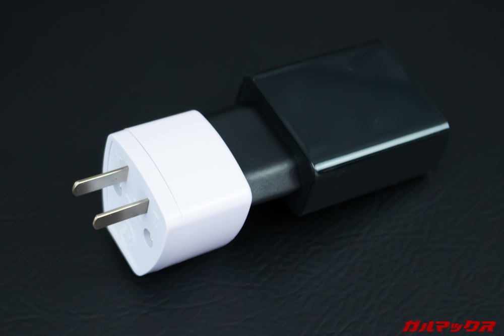 プラグ変換アタッチメントを利用すると海外プラグの充電器も日本で利用可能です。
