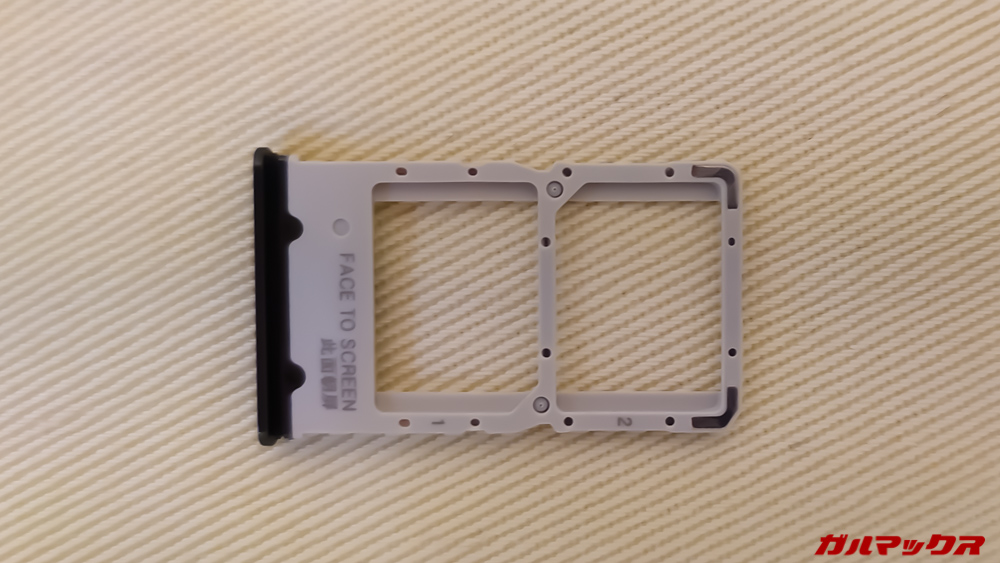 Xiaomi Mi 9TのSIMトレイはNanoSIMが2枚挿入でき、MicroSDには対応していない。