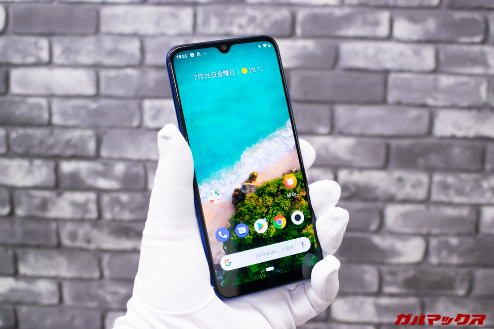 Xiaomi Mi A3は横幅がスタイリッシュになって持ちやすくなった。