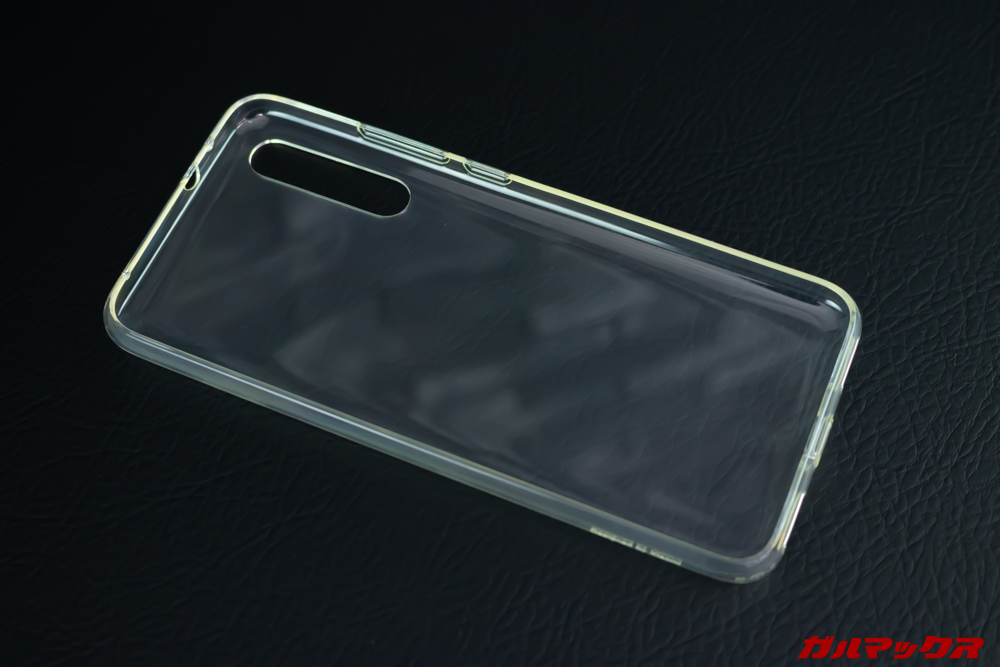 Xiaomi Mi A3の保護ケースは既に黄ばんでいた。