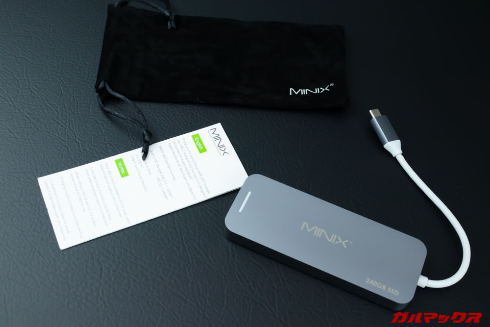 MINIX NEOの付属品は本体以外に取扱説明書、持ち運びポーチが付属