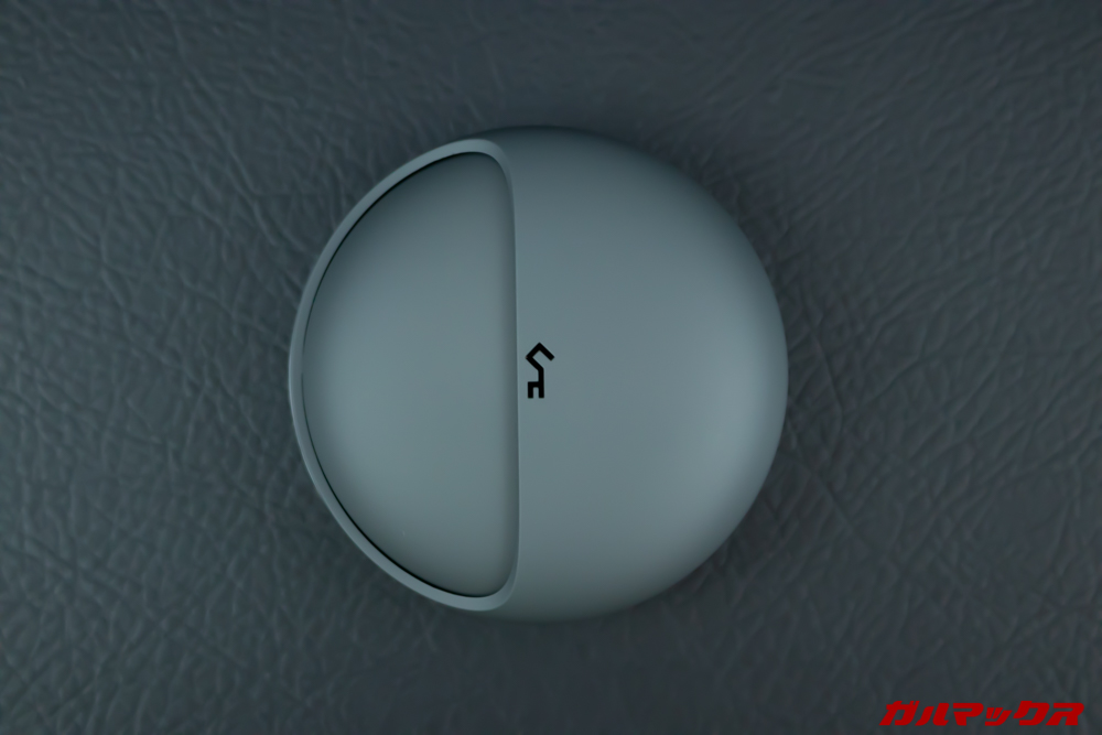 AUKEY Key Series EP-T10の蓋は回転して開く。