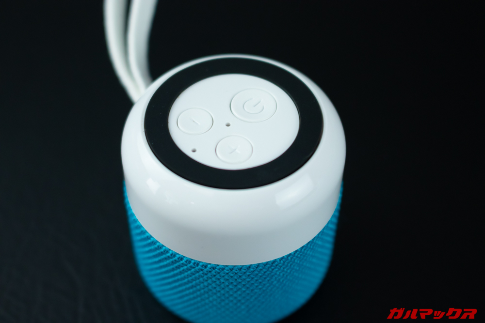 KiWi Q1の底面には操作ボタンが備わっている。