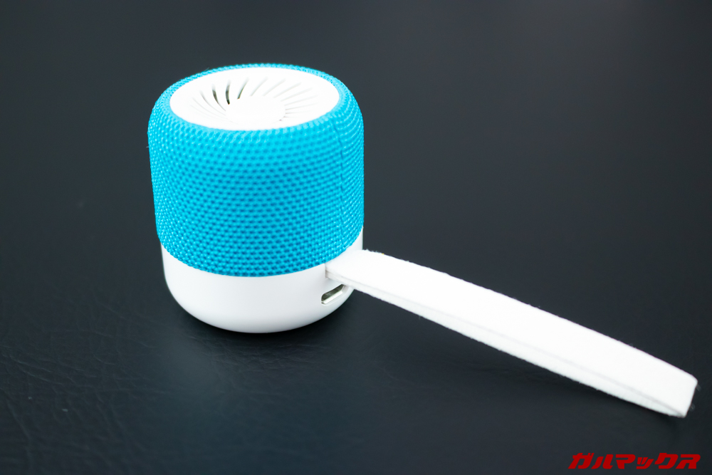 KiWi Q1のストラップは本体に組み込み済み