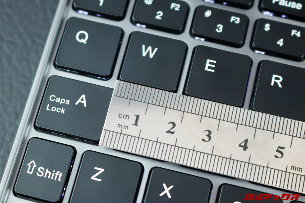 MiniBookのキーボードはフルサイズなみ