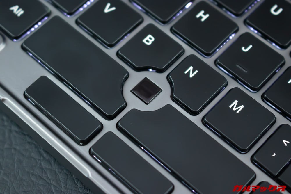 MiniBookはマウスの操作にセンサー式を採用している。