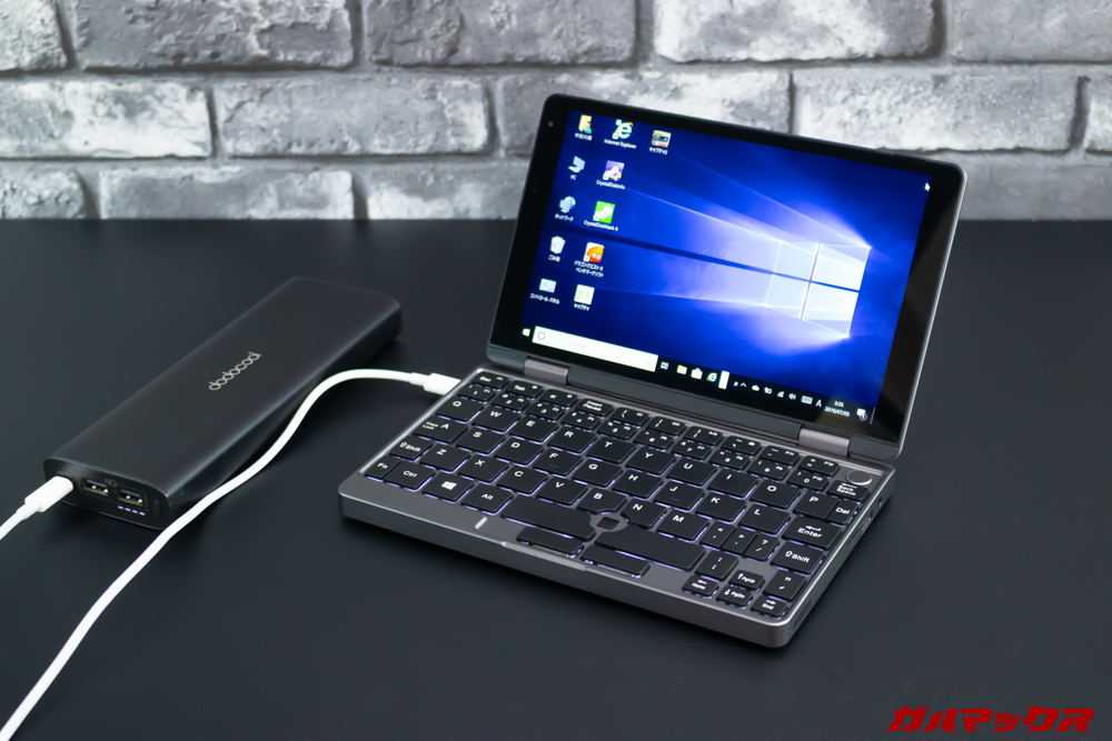 MiniBookはモバイルバッテリーで充電可能。